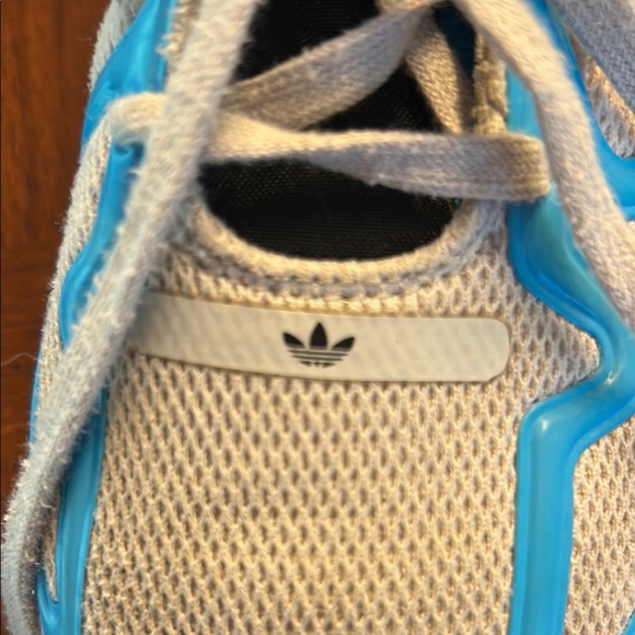Adidas Sneakers with Blue and Pink Highlights - Picture 7 of 11